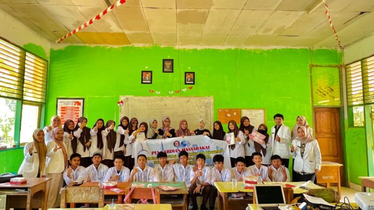 Tim Pengabdian Fakultas Farmasi UHO Lakukan Sosialisasi dan Edukasi Bahaya Anemia dan Penggunaan Tablet Tambah Darah (Fe) Pada Siswa SMAN 2 Kendari
