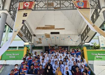 Minimalisir Potensi Kecelakaan, Tim Pelaksana Pengabdian PKM LPPM UHO Laksanakan Kampanye dan Sosialisasi Safety Riding Kepada Pelajar di SMAN 1 Kendari