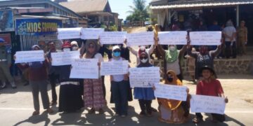 Tolak Di bungkam ! Emak -emak Desa Torobulu aksi hadapi perusahaan dan pemerintah kabupaten, Wakil Rakyat nya kemana ?