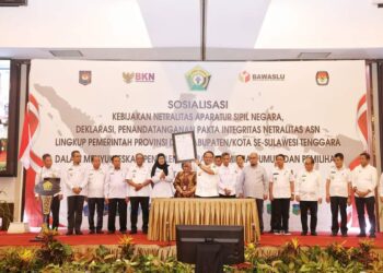 Asisten lll Wakili Bupati Muna dalam Sosialisasi Kebijakan Netralitas ASN, Deklarasi dan Penanggulangan Pakta Integritas ASN dalam menyukseskan Pemilu Tahun 2024