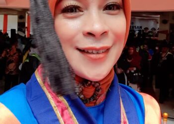 Sumarni Sumai Wanita Berprestasi Asal Muna Raih Cumlaude di Universitas Negeri Makassar dan Bangun Teori Inovatif Terkait Eksklusi Sosial Anak dari Keluarga Penyalahguna Narkoba