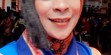 Sumarni Sumai Wanita Berprestasi Asal Muna Raih Cumlaude di Universitas Negeri Makassar dan Bangun Teori Inovatif Terkait Eksklusi Sosial Anak dari Keluarga Penyalahguna Narkoba