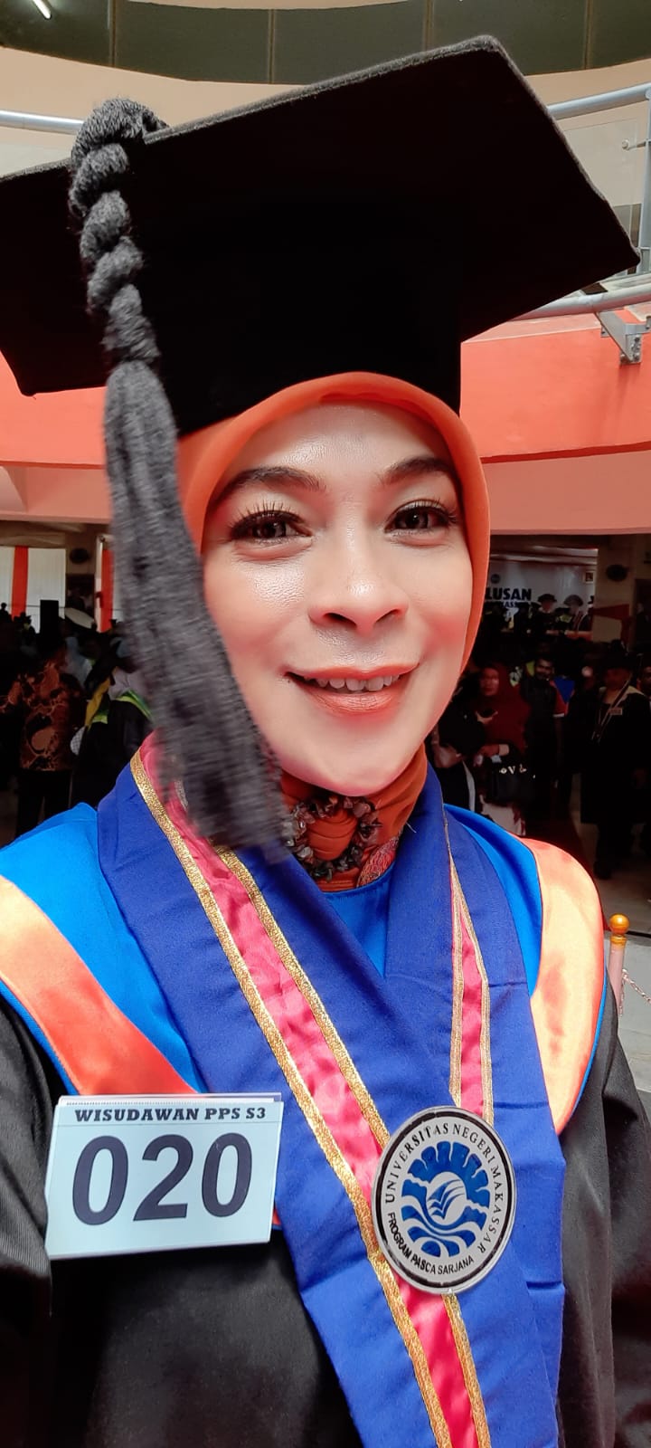 Sumarni Sumai Wanita Berprestasi Asal Muna Raih Cumlaude di Universitas Negeri Makassar dan Bangun Teori Inovatif Terkait Eksklusi Sosial Anak dari Keluarga Penyalahguna Narkoba