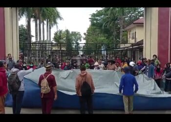 Ratusan Petani asal Konsel Minta Keadilan di Polda Sultra