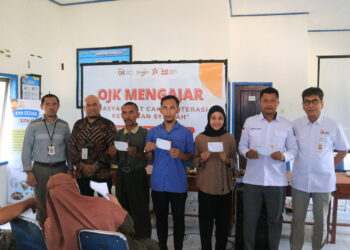 OJK Sultra Edukasi Masyarakat Desa Lambusa untuk Cakap Literasi Keuangan Syariah