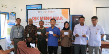 OJK Sultra Edukasi Masyarakat Desa Lambusa untuk Cakap Literasi Keuangan Syariah