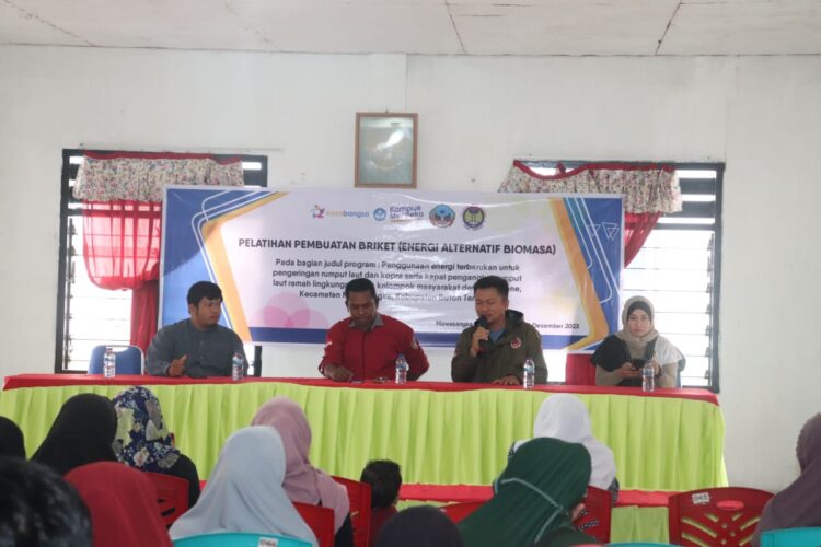Program Kosabangsa, Tim Dosen USN Kolaka bersama Tim Dosen UNM Berikan Pendampingan dan Edukasi Pemanfaatan Limbah Kelapa yang Diolah Jadi Briket Arang di Desa Balobone Kabupaten Buteng