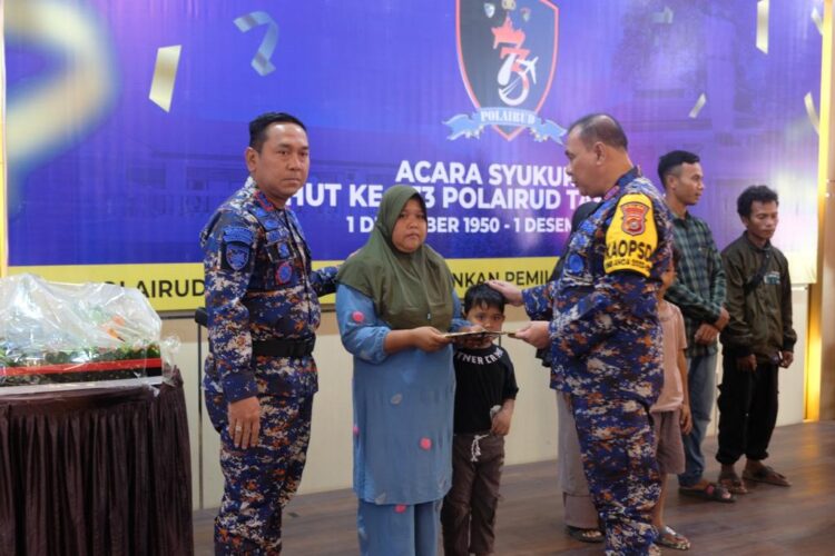 Momentum HUT Polairud, Polda Sultra Bantu Keluarga Korban Penembakan di Pulau Cempedak Laonti