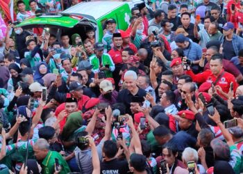 Disambut Ribuan Simpatisan, Ganjar Janjikan Perbaikan Infrastruktur Desa Hingga Dukungan UMKM di Sultra