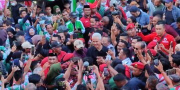 Disambut Ribuan Simpatisan, Ganjar Janjikan Perbaikan Infrastruktur Desa Hingga Dukungan UMKM di Sultra