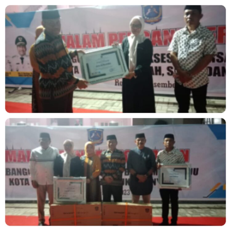Napalakura Dapat Piagam Penghargaan sebagai Desa Dengan Percepatan realisasi penggunaan Dana Desa terbaik di Muna