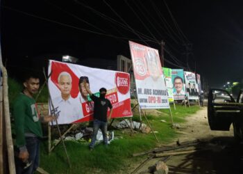Sat Set, Libatkan Tukang Kayu Ratusan APK Sahabat Muda GAMA Terpasang di Kota Kendari
