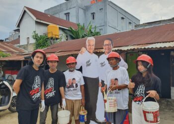 Program 3 Rumah Sehari, Sahabat Muda Ganjar-Mahfud (GAMA) Sultra Lakukan Pengecatan Putih Rumah Warga di Kendari
