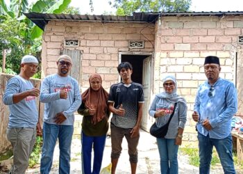 Komunitas Jumat Berkah Kendari Salurkan Sedekah Kepada Korban Kebakaran di Kambu