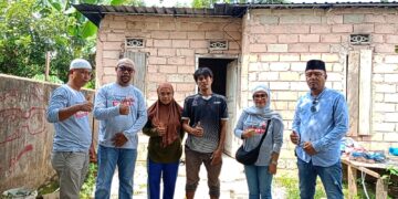 Komunitas Jumat Berkah Kendari Salurkan Sedekah Kepada Korban Kebakaran di Kambu