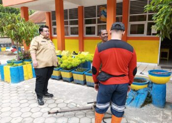 Gerak Cepat Ketua FPRB Sultra Yudhianto Mahardika Cegah Penyebaran DBD Dengan Lakukan Fogging Dua Sekolah di Kendari 