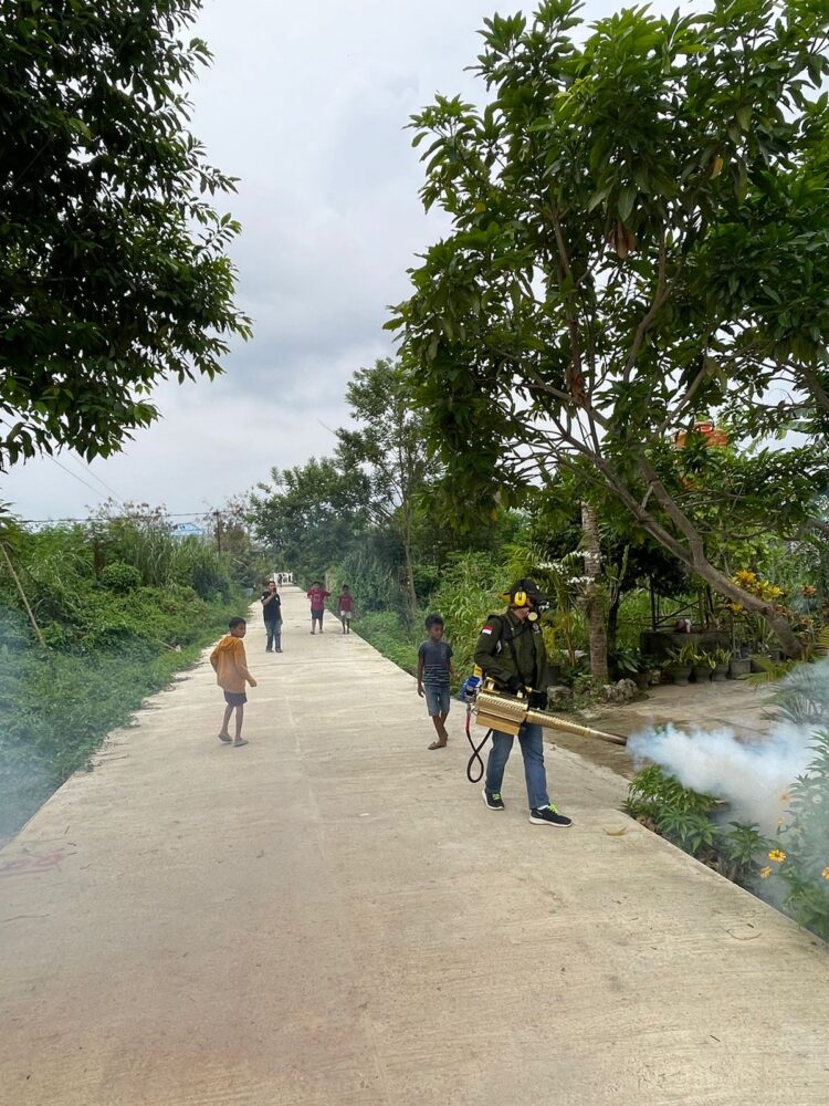 Sasar Kecamatan Kambu, Ketua FPRB Sultra Masifkan Fogging Cegah Penyebaran Penyakit DBD