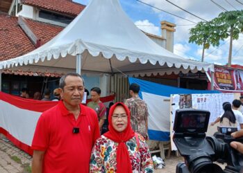 H. Ishak Ismail bersama Keluarga Memilih di TPS 19 Kelurahan Korumba, Optimis PDIP Menang di Kendari