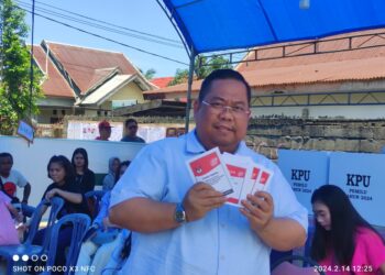 Mencoblos di TPS 20 Kelurahan Wua-wua, Anton Timbang Yakin Prabowo-Gibran bisa Menang
