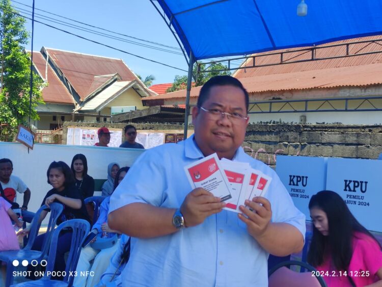 Mencoblos di TPS 20 Kelurahan Wua-wua, Anton Timbang Yakin Prabowo-Gibran bisa Menang