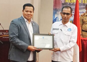 Prof Adris A Putra Diberi Penghargaan Sebagai Tokoh Inspiratif Atas Konsistensinya di Bidang Transportasi dan Logistik