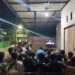 Kemeriahan Nobar Debat Capres Pamungkas di Kompleks Teras Rumah Warga