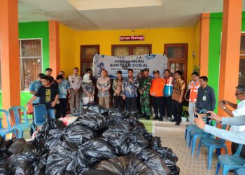 Peduli Sesama, UPT Ditjen Hubla se Sultra Salurkan Bantuan Bagi Korban Banjir di Kendari 