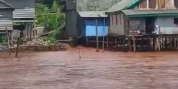 Banjir Lumpur Bercampur Tanah Merah Genangi Desa Baliara Kabaena