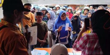 Pemudik di Kendari Antri Demi Dapatkan Tiket Gratis yang Disiapkan Kemenhub