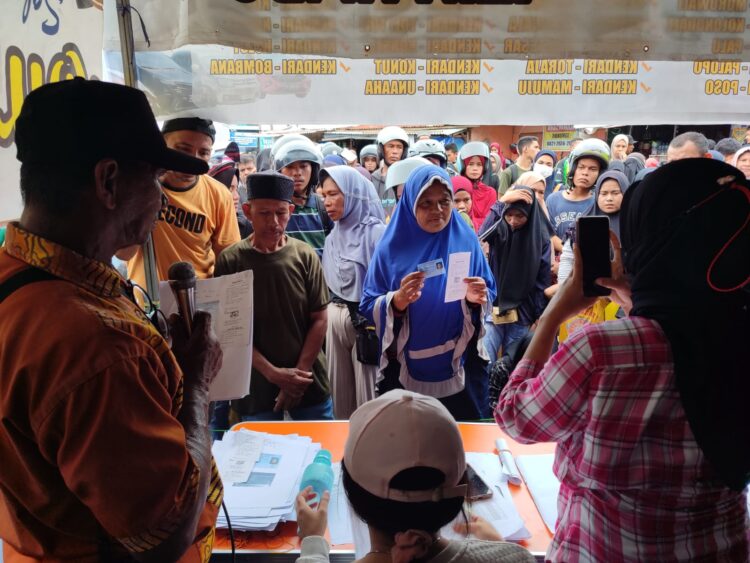 Pemudik di Kendari Antri Demi Dapatkan Tiket Gratis yang Disiapkan Kemenhub