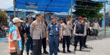 Pastikan Keamanan dan Kelancaran Arus Mudik, Kapolresta bersama Kepala KSOP Kunjungi Pelabuhan Nusantara Kendari 