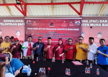 Dapat Dukungan 7 Pimpinan Parpol dan Rakyat, Calon Bupati Mubar La Ode Darwin Resmi Kembalikan Formulir Pendaftaran di PDI-P