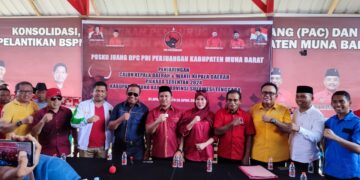 Dapat Dukungan 7 Pimpinan Parpol dan Rakyat, Calon Bupati Mubar La Ode Darwin Resmi Kembalikan Formulir Pendaftaran di PDI-P