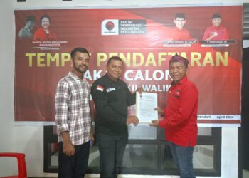 Maju Pilwali, Pendiri Lembaga AP2 Sultra La Ode Hasanuddin Kansi Ambil Formulir di PDIP