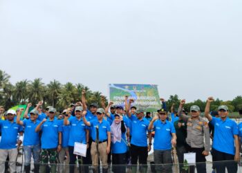 Staf Ahli Menteri LHK Bidang Ekonomi dan SDA Hadiri Penanaman Mangrove di Desa Labone Kabupaten Muna, Begini Pesannya 