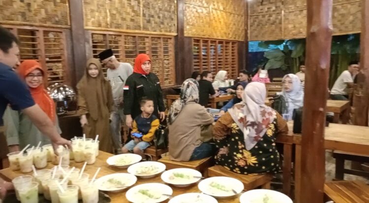 Keutamaan Memberi Makan Orang yang Berbuka Puasa