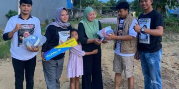 Keren, Kerabat Yudi Support Emak-Emak Pegiat Volly di Kecamatan Puuwatu 
