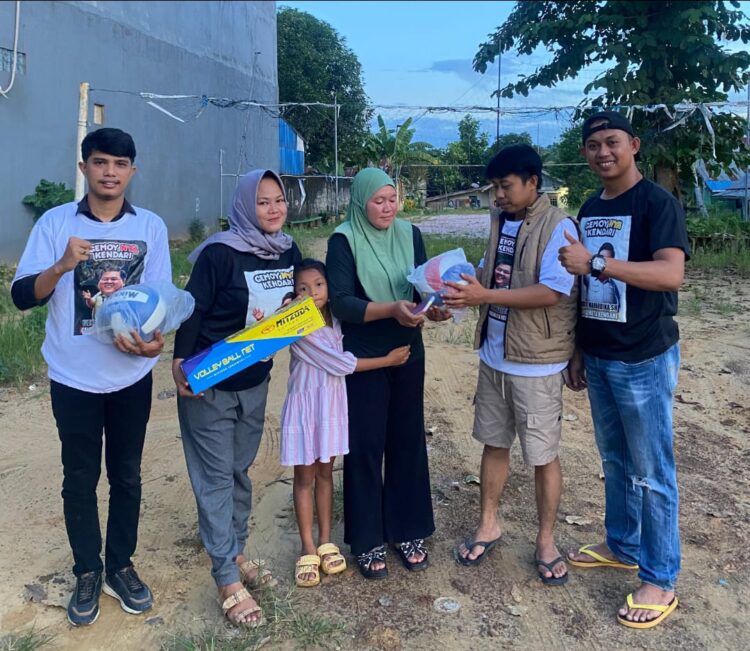 Keren, Kerabat Yudi Support Emak-Emak Pegiat Volly di Kecamatan Puuwatu 