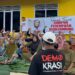 Emak-emak di Kendari Kompak Pakai Daun Pisang Jadi Alas Duduk Saat Deklarasi Dukung Wa Ode Nurhayati
