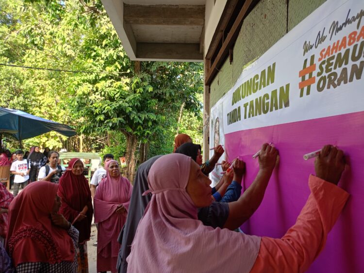 Galang Tanda Tangan Dukungan Warga Alesowi-Alolama buat Wa Ode Nurhayati 