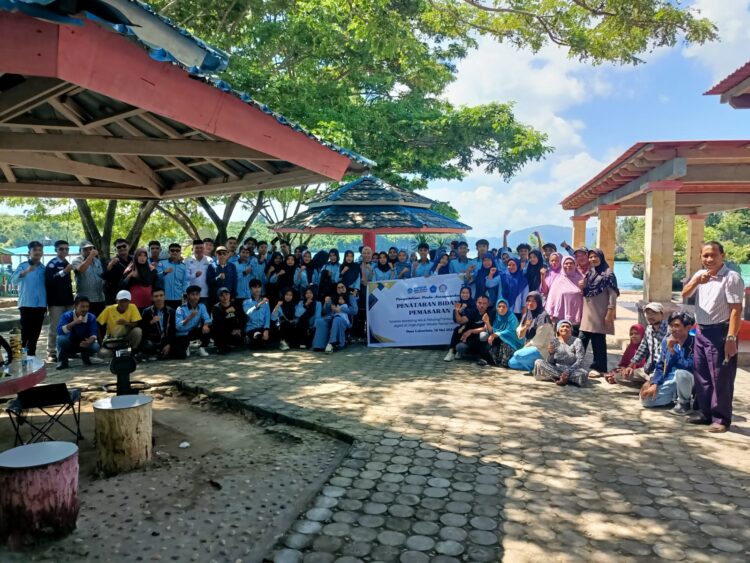 Dosen dan Mahasiswa Universitas Karya Persada Muna Laksanakan Pengabdian Masyarakat di Pantai Meleura Desa Lakarinta Kecamatan Lohia