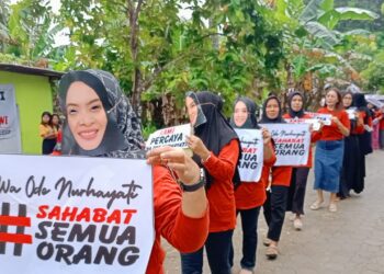 Ratusan Warga Kelurahan Talia Rela Antri Daftar Jadi Relawan Wa Ode Nurhayati, Siap Dukung Perempuan Pemberani