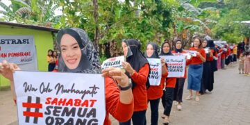 Ratusan Warga Kelurahan Talia Rela Antri Daftar Jadi Relawan Wa Ode Nurhayati, Siap Dukung Perempuan Pemberani