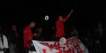 Peringati 26 Tahun Reformasi, Mahasiswa Kendari Gelar Aksi di Mapolda Sultra