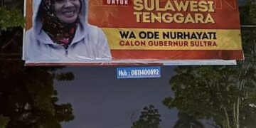 Viral ! Dapat Restu Emak-Emak di Kendari Baliho Billboard ‘Perempuan Berani’ Cagub Sultra di Pasang Relawan