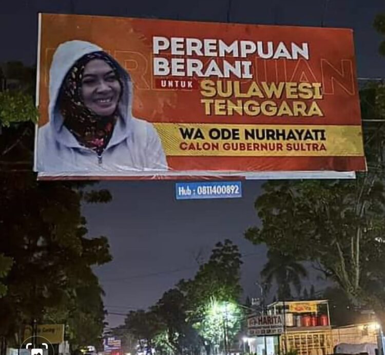 Viral ! Dapat Restu Emak-Emak di Kendari Baliho Billboard ‘Perempuan Berani’ Cagub Sultra di Pasang Relawan