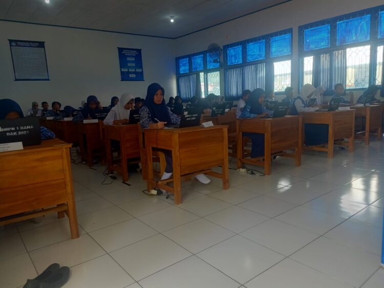 Miliki Fasilitas yang Memadai, SMPN 1 Raha Jadi Tuan Rumah OSN Berbasis ANBK se Kabupaten Muna