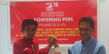 Bupati Wakatobi Petahana Resmi Daftar Bacabup di PSI Sultra 