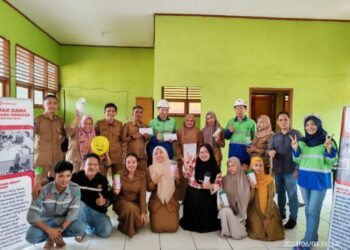 Abdi Untuk Negeri, PT. Konutara Sejati Salurkan Bantuan Program PPM Sektor Pendidikan Kepada Warga Lingkar Tambang 