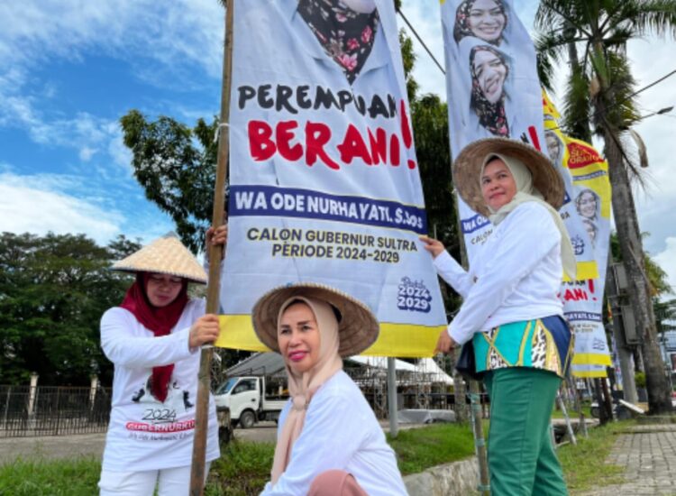 Viral! Spanduk Cagub Idola Emak-emak di Sultra Kompak Pasang Umbul-umbul di Kota Kendari 